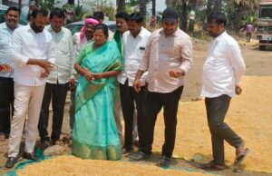 “రైతులను గాలికొదిలేసిన ప్రభుత్వం.. వెంటనే వడ్లు కొనాలి”